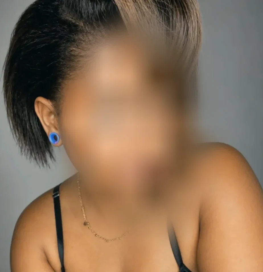 Esther, 29