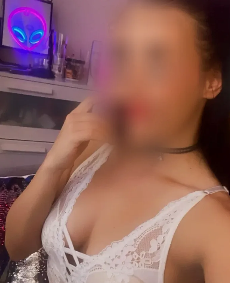 Fatima, 21