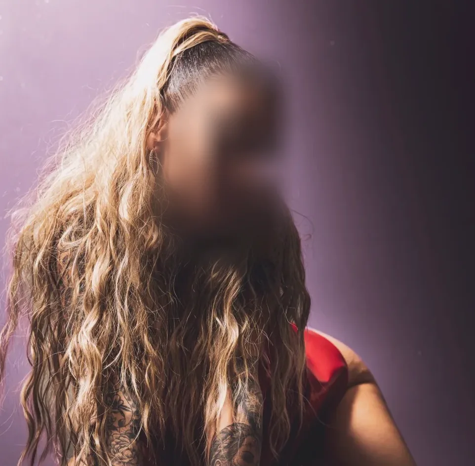 Isabella, 38