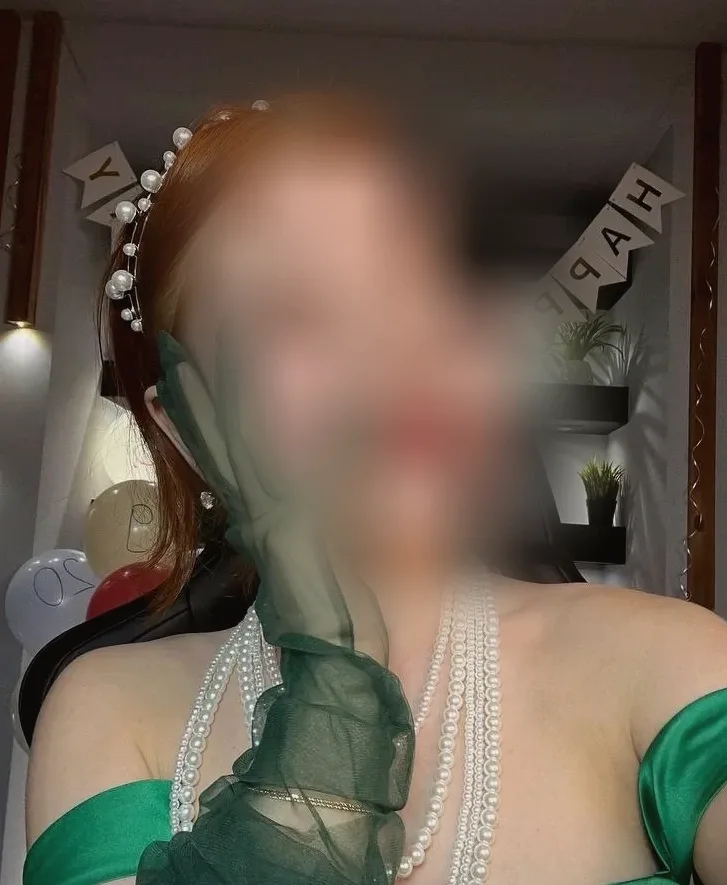 Nora, 24