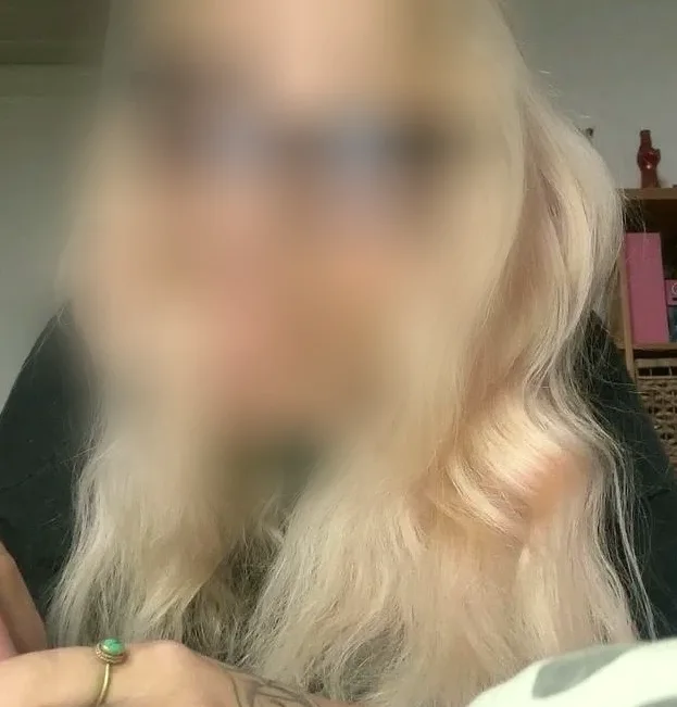 Simone, 23