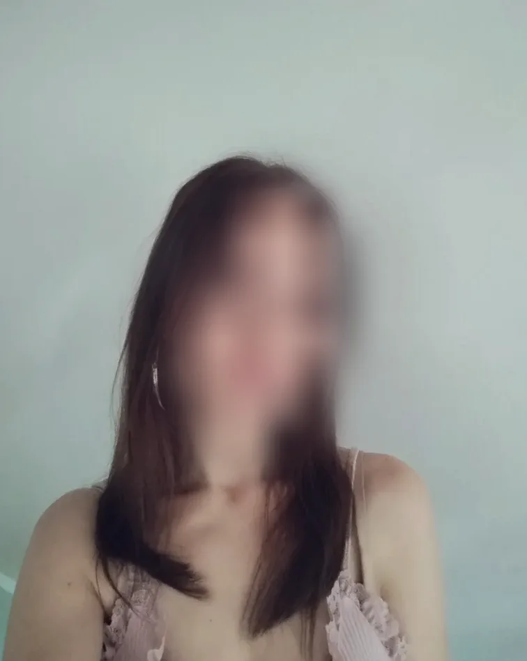 Zeynep, 27